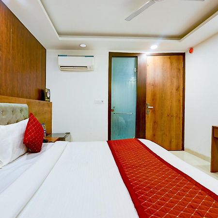 Hotel Grand Qubic Near Delhi Airport 뉴델리 외부 사진