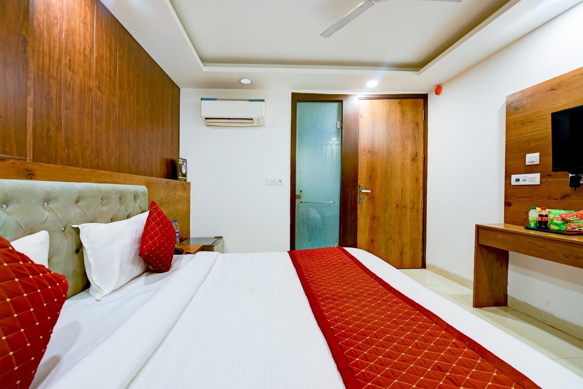 Hotel Grand Qubic Near Delhi Airport 뉴델리 외부 사진
