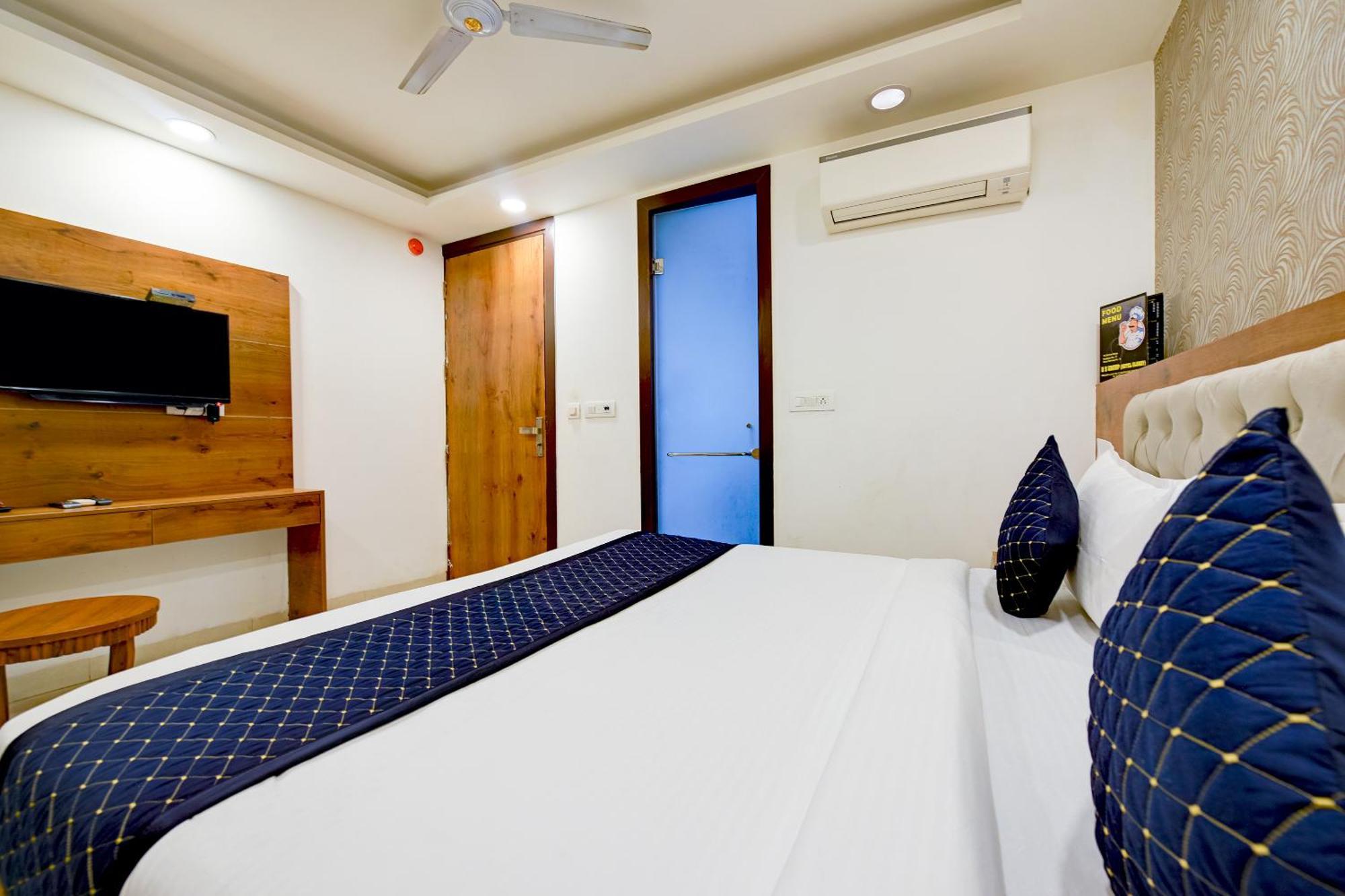 Hotel Grand Qubic Near Delhi Airport 뉴델리 외부 사진