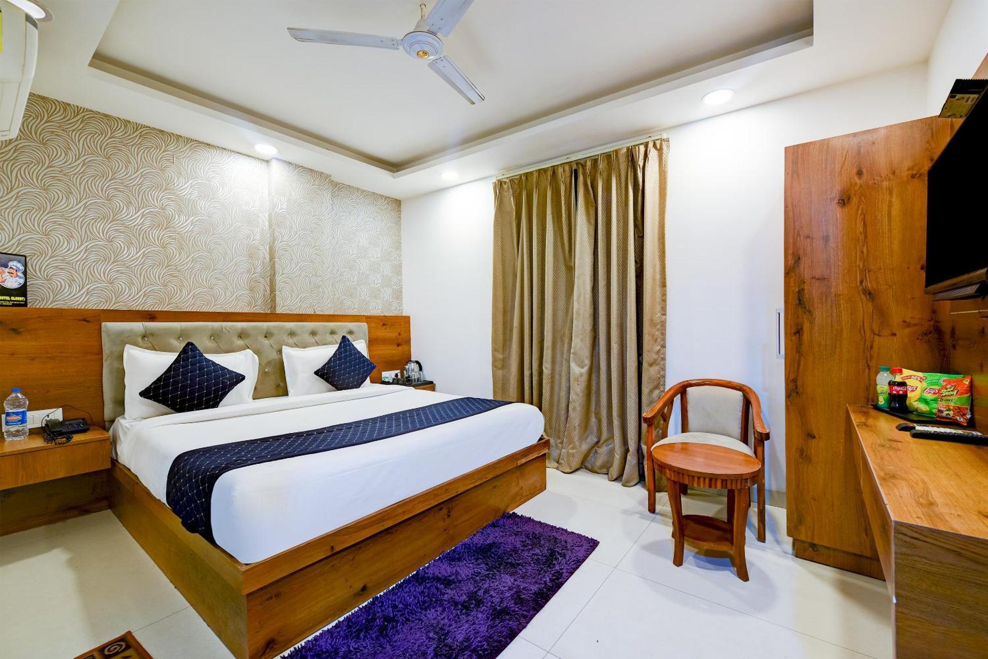 Hotel Grand Qubic Near Delhi Airport 뉴델리 외부 사진