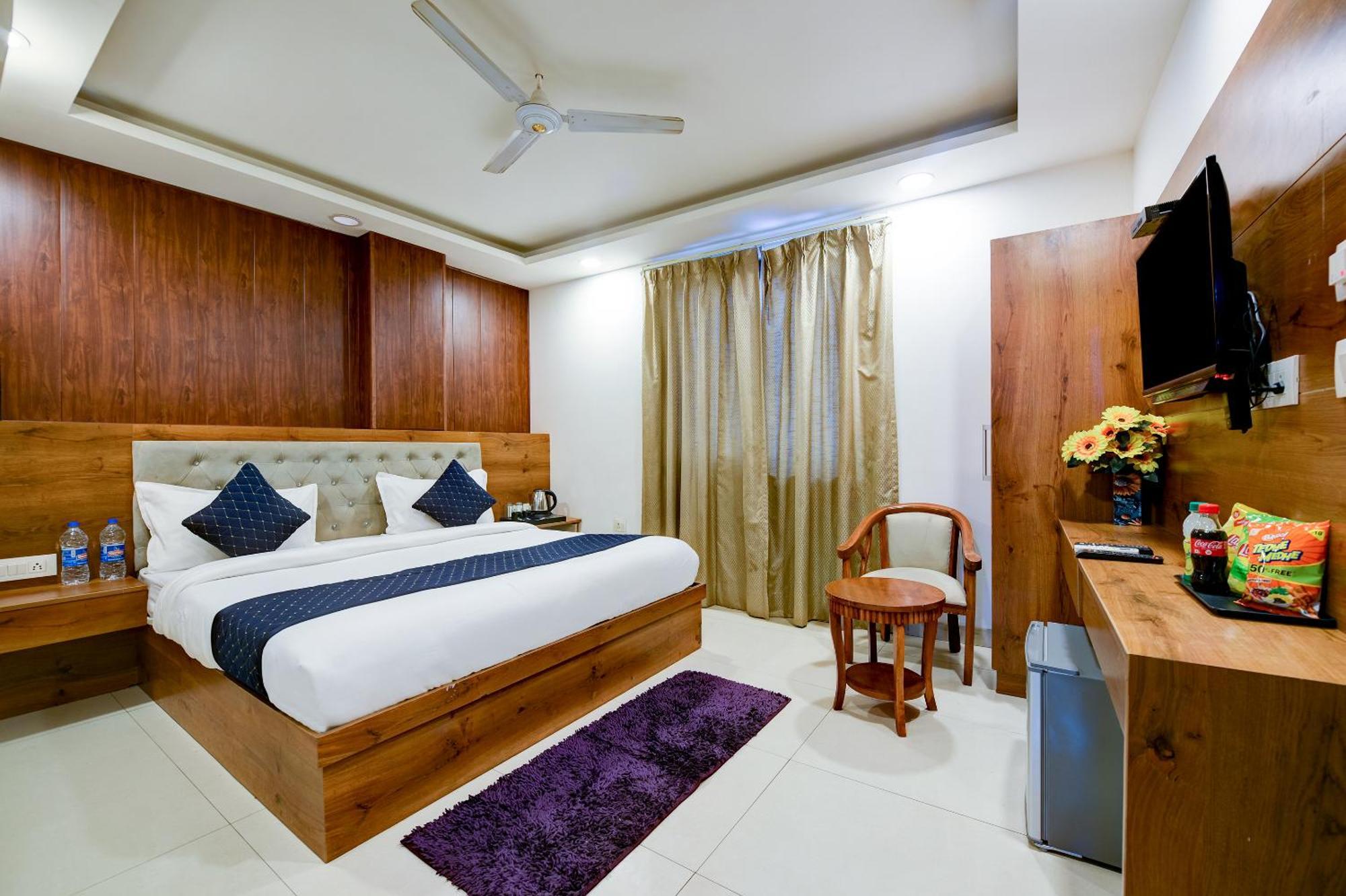 Hotel Grand Qubic Near Delhi Airport 뉴델리 외부 사진