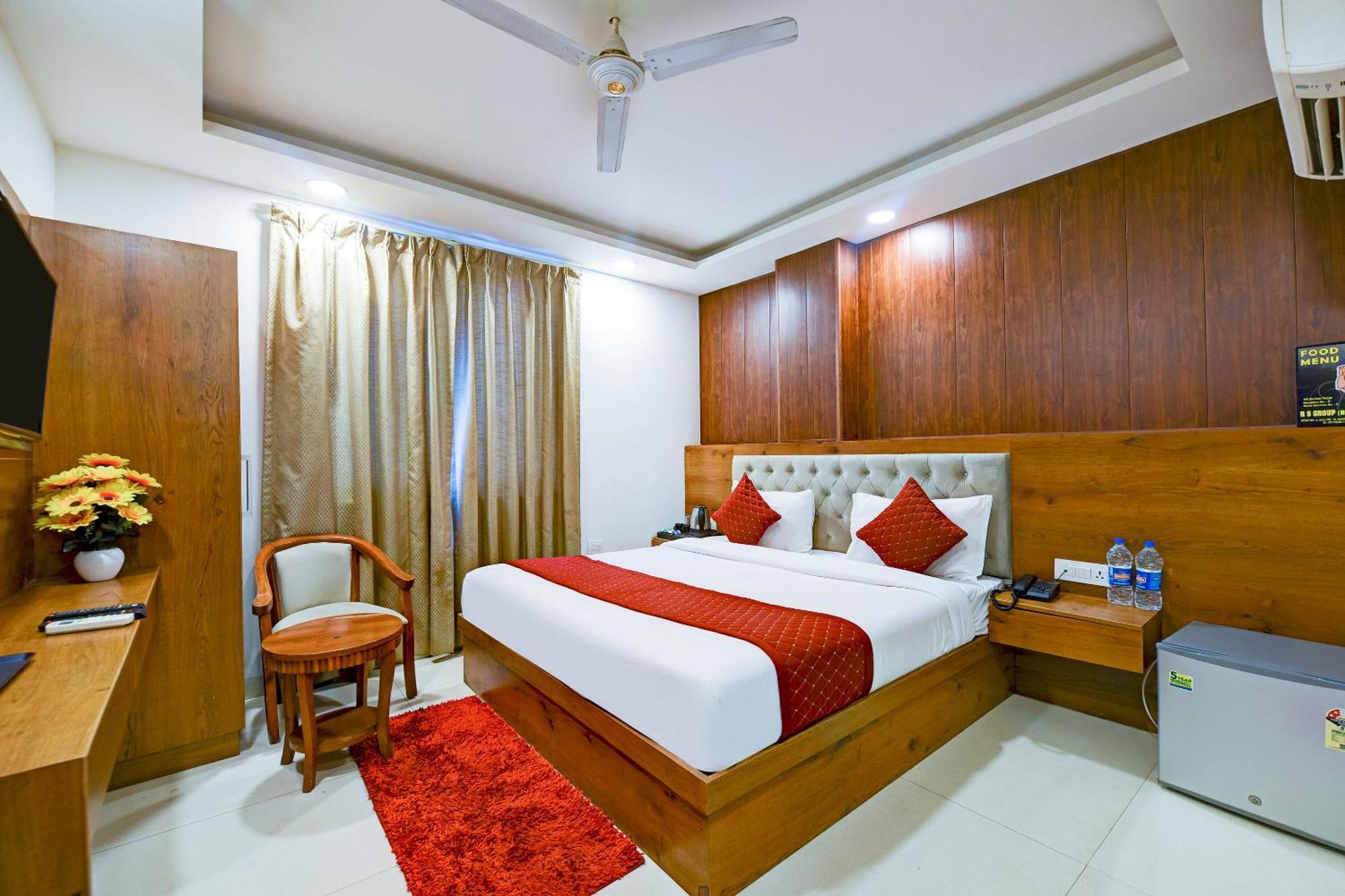 Hotel Grand Qubic Near Delhi Airport 뉴델리 외부 사진