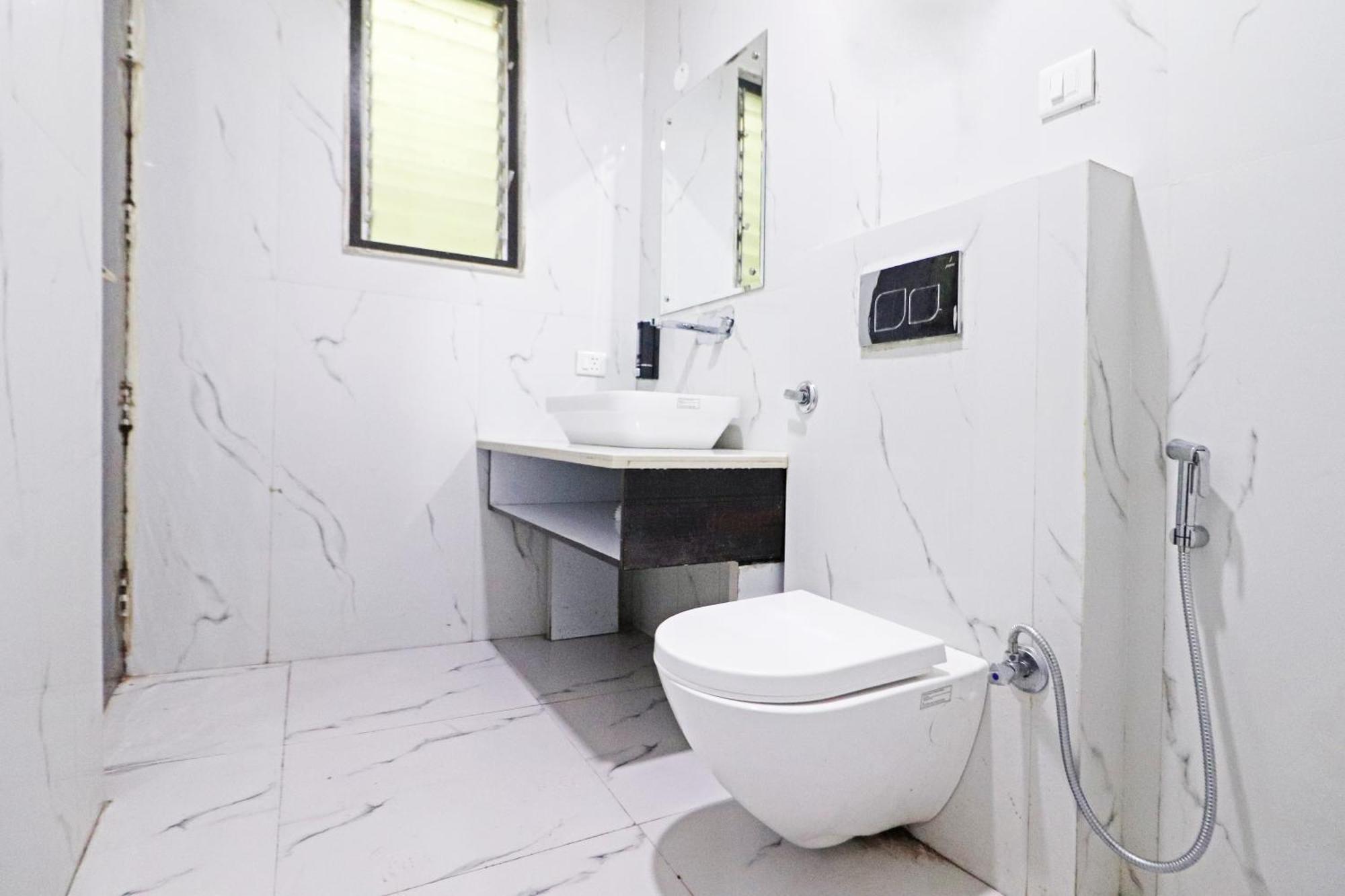 Hotel Grand Qubic Near Delhi Airport 뉴델리 외부 사진