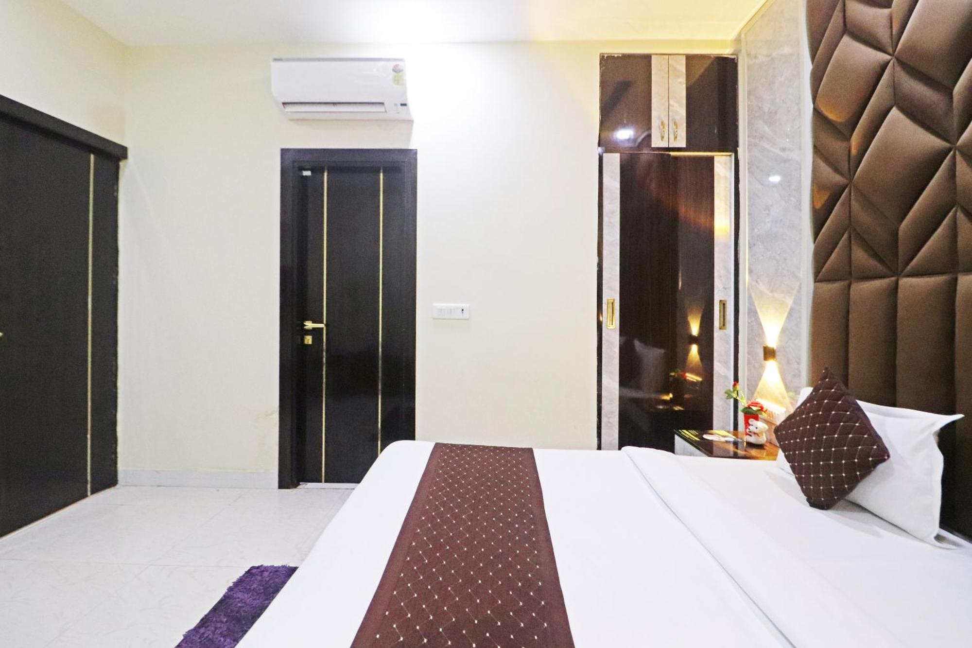 Hotel Grand Qubic Near Delhi Airport 뉴델리 외부 사진