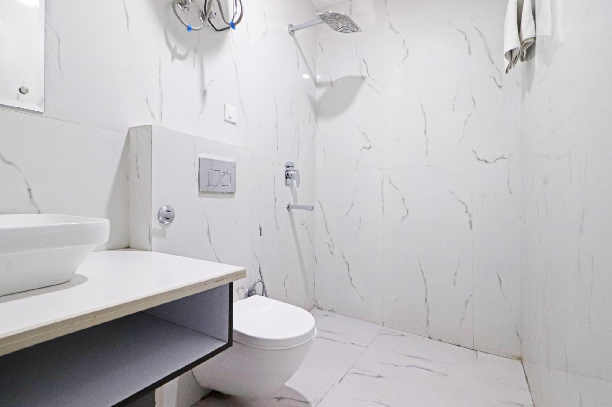 Hotel Grand Qubic Near Delhi Airport 뉴델리 외부 사진