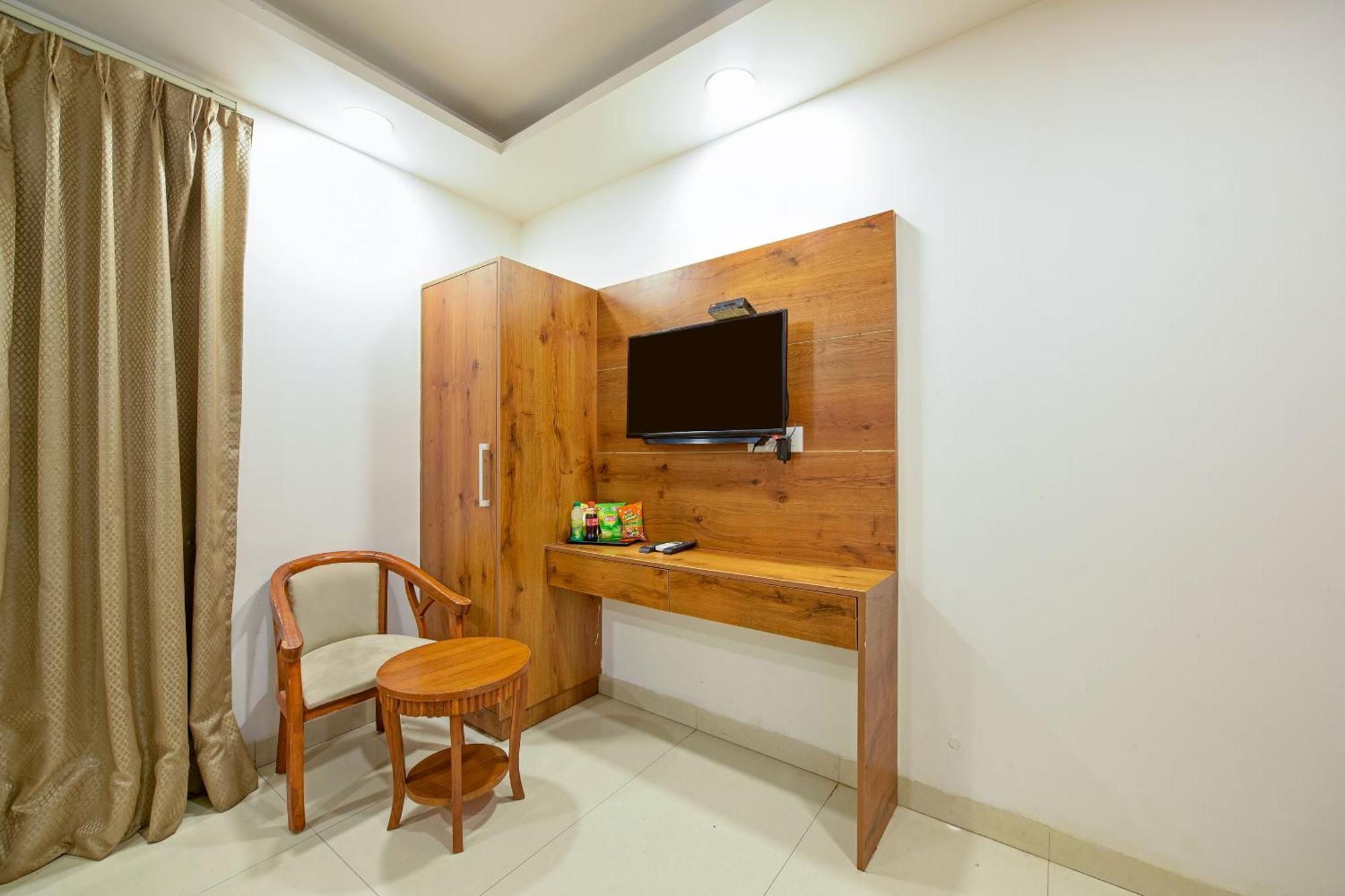 Hotel Grand Qubic Near Delhi Airport 뉴델리 외부 사진