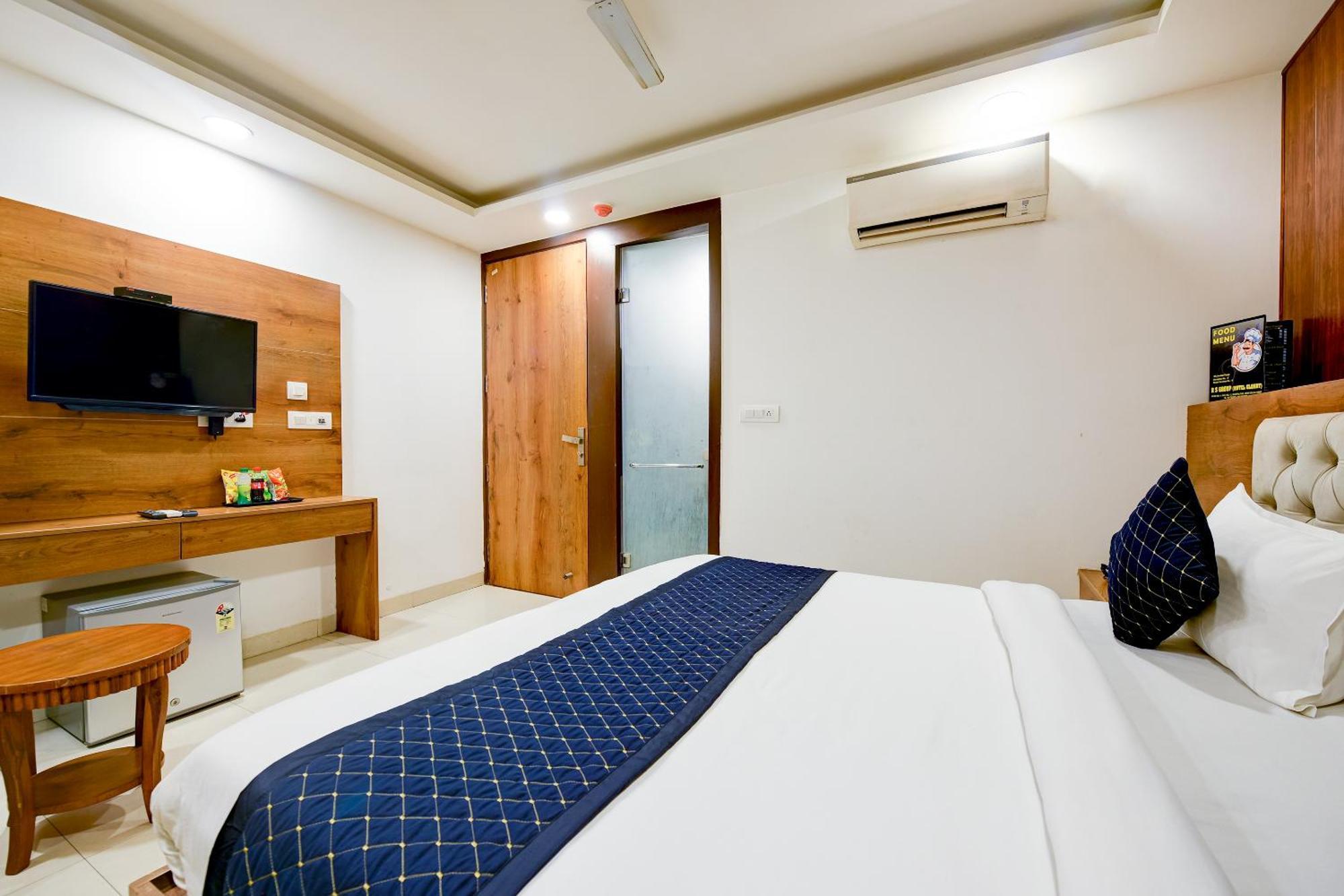 Hotel Grand Qubic Near Delhi Airport 뉴델리 외부 사진