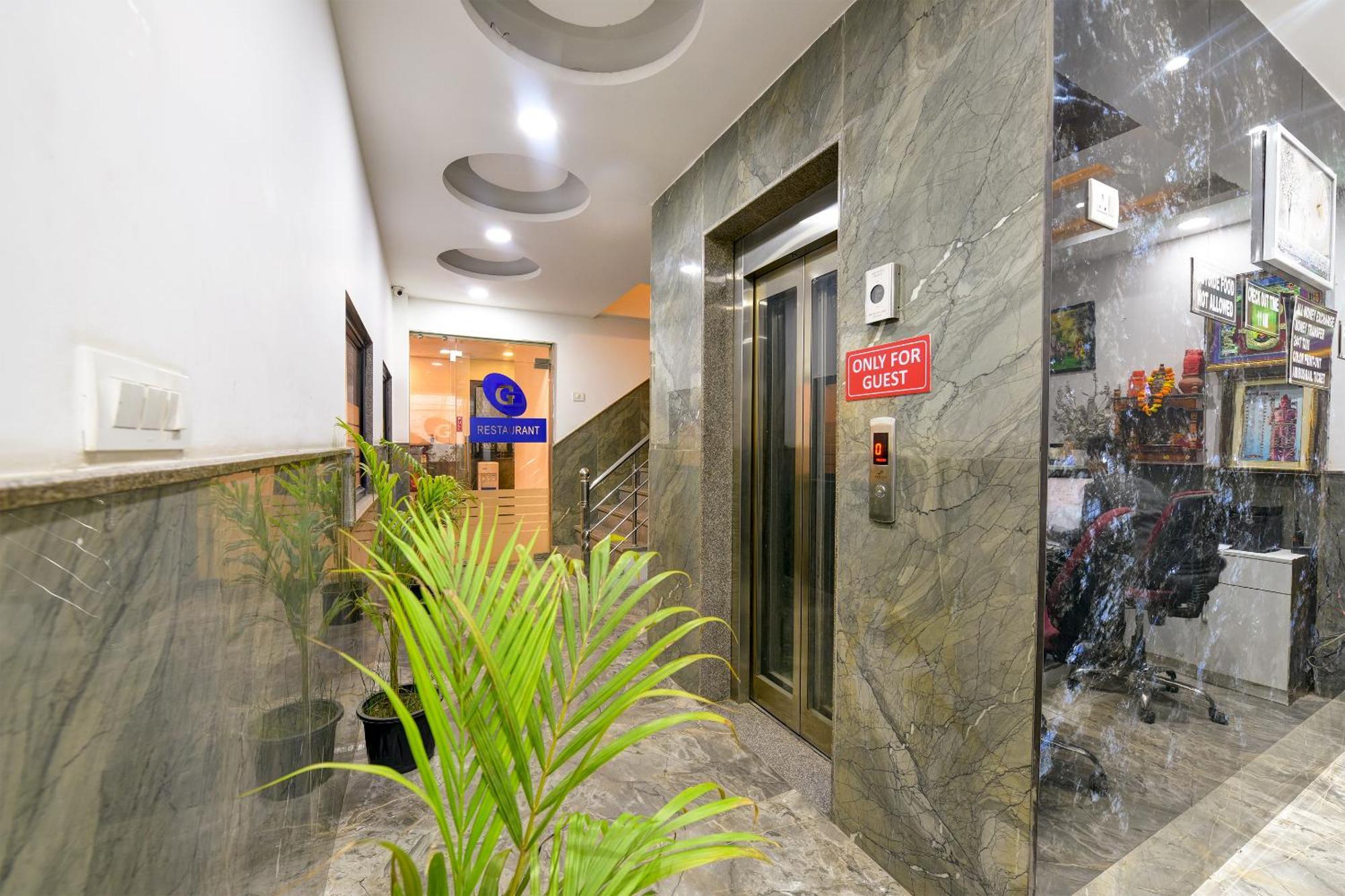 Hotel Grand Qubic Near Delhi Airport 뉴델리 외부 사진