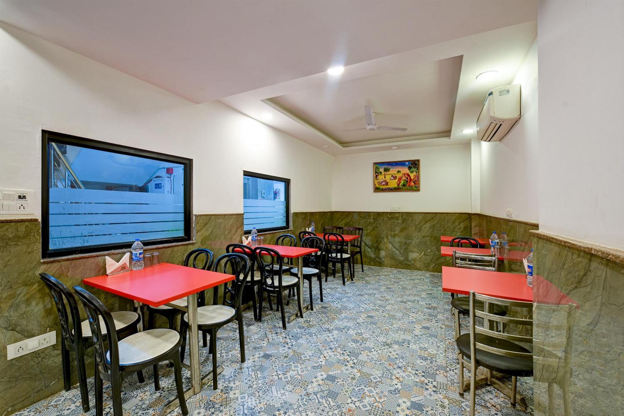 Hotel Grand Qubic Near Delhi Airport 뉴델리 외부 사진